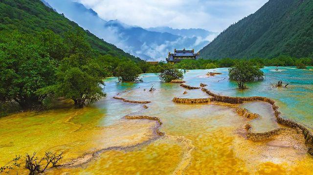 重庆一80岁大爷，坚守“棒棒生活”，如何评价他对时代的坚守？游戏画面