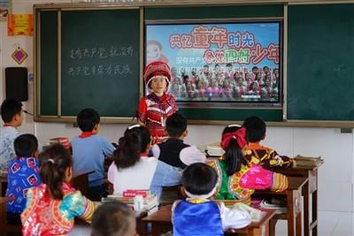 朱元璋爷爷躺在深沟睡大觉,道士:百年后埋在此处,后代必成皇帝